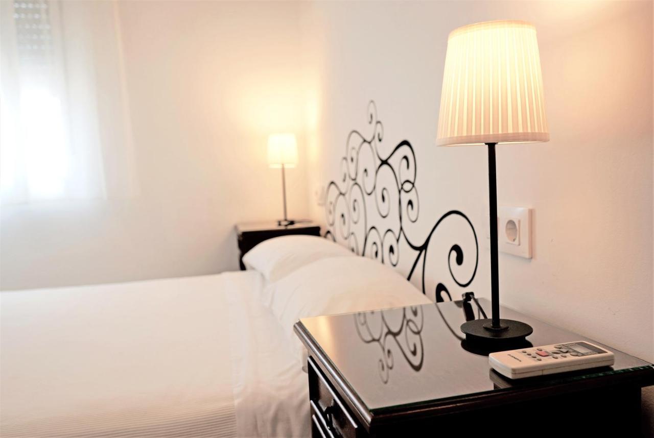 Hostal Trafalgar Барбате Екстериор снимка