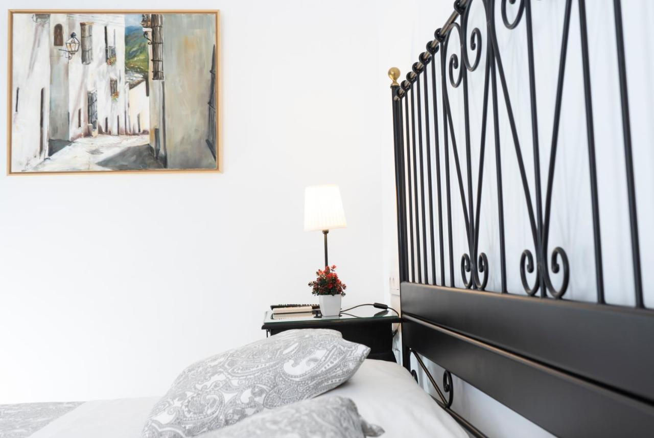 Hostal Trafalgar Барбате Екстериор снимка