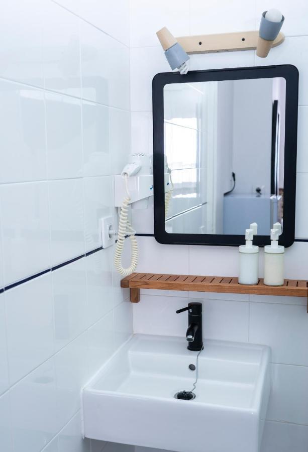 Hostal Trafalgar Барбате Екстериор снимка